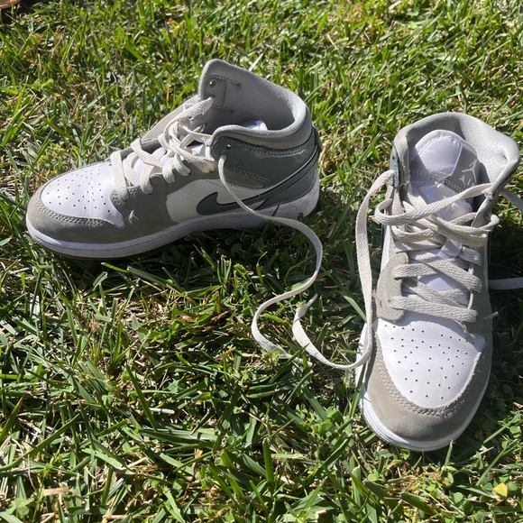 Nike Kids' basketball shoes - Picture 2 of 2